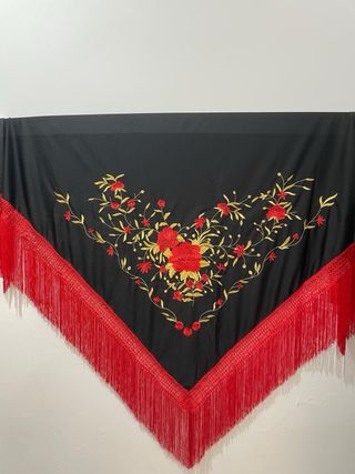 Mantón de manila de pico negro rojo y oro XXL