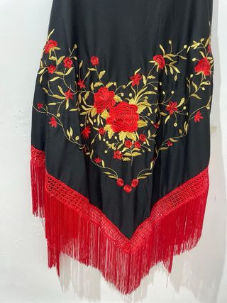 Mantón de manila de pico negro rojo y oro XXL