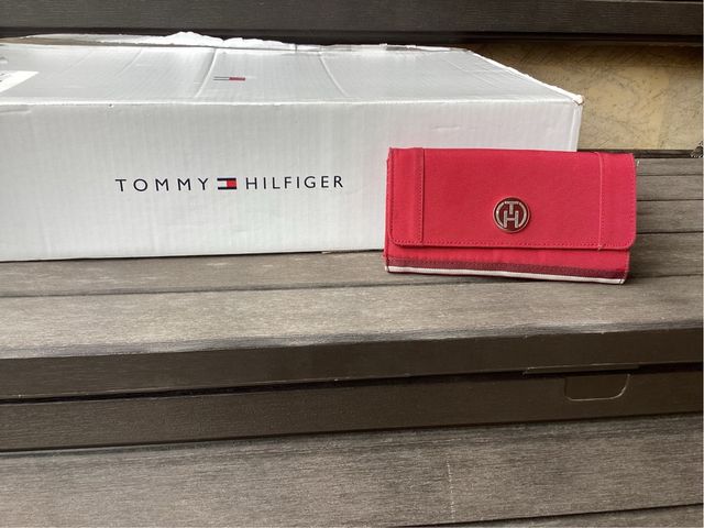 Cartera/ monedero Tommy Hilfiger. Roja.