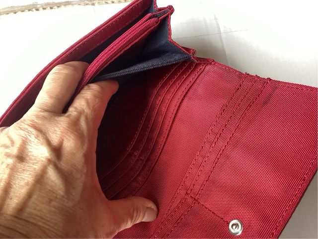 Cartera/ monedero Tommy Hilfiger. Roja.