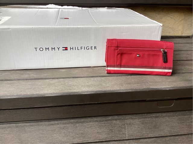 Cartera/ monedero Tommy Hilfiger. Roja.