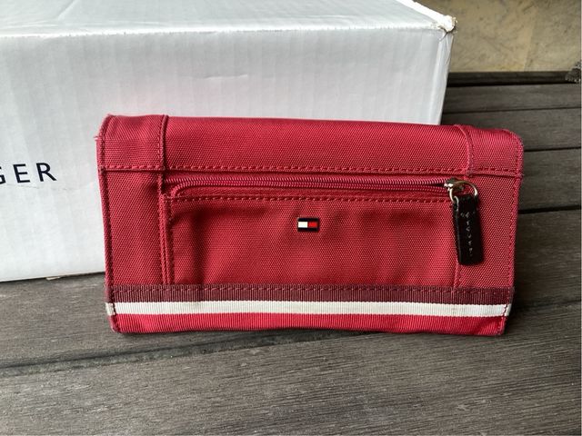 Cartera/ monedero Tommy Hilfiger. Roja.