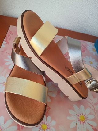 Blusandal sandalias doradas y plateadas