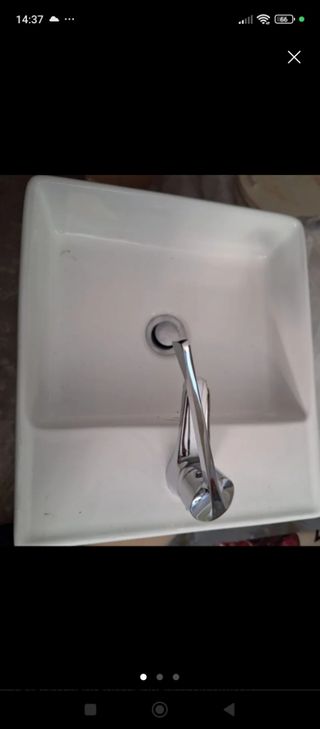 Lavabo + grifo+ latiguillos. Nuevos sin estrenar 