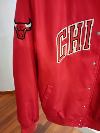 Cazadora Chicago Bulls roja talla 20, retro