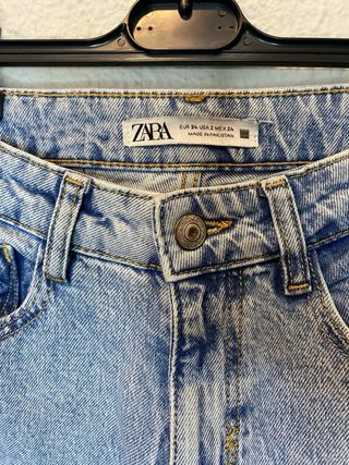 Jeans Slim Mom Leg Tiro Alto Zara