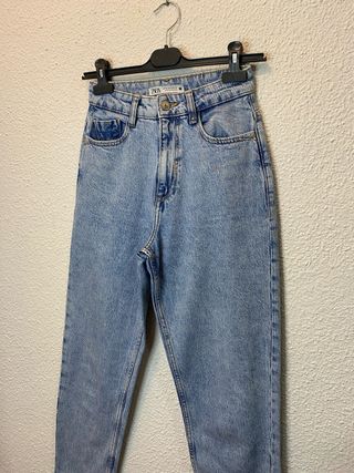 Jeans Slim Mom Leg Tiro Alto Zara