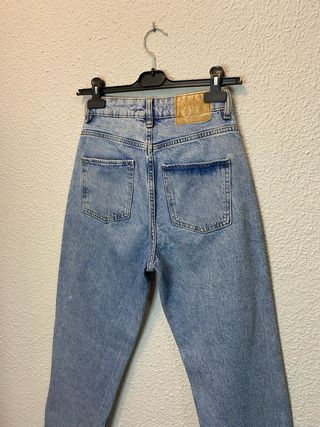 Jeans Slim Mom Leg Tiro Alto Zara
