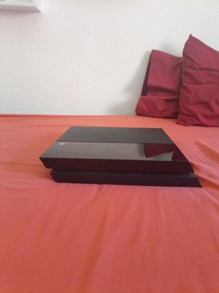 PS4 (PlayStation 4) negra