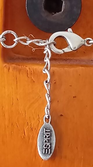 Collar corto plateado con brillantes 