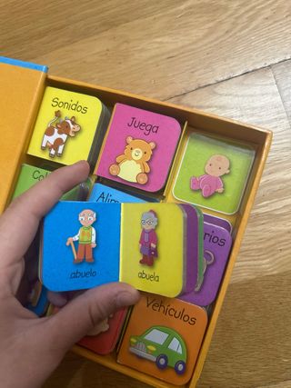 9 minilibros y un libro de había ina vez una oruga