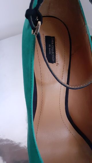 Zapato de cuña de vestir.