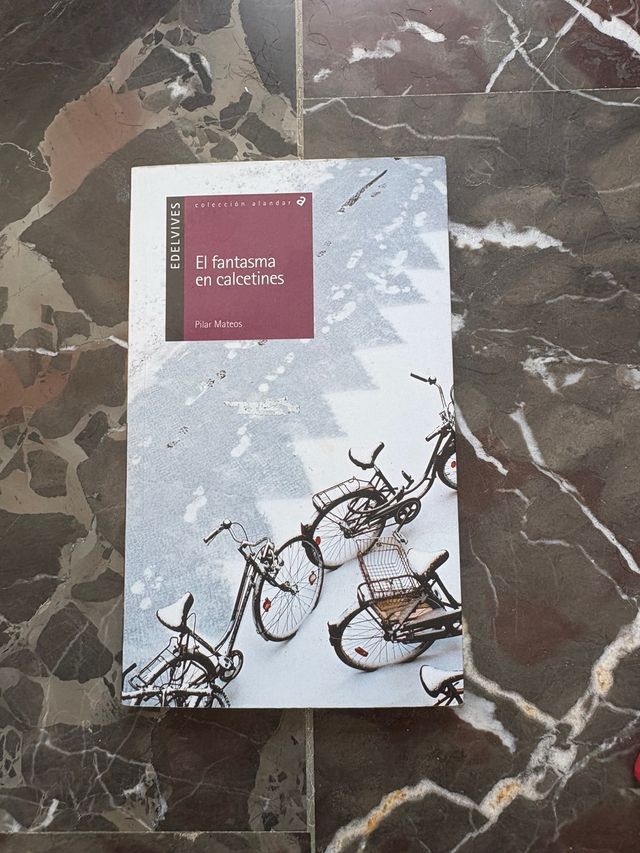 El fantasma en calcetines