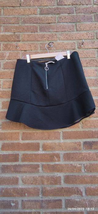 Minifalda negra vuelo