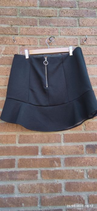 Minifalda negra vuelo
