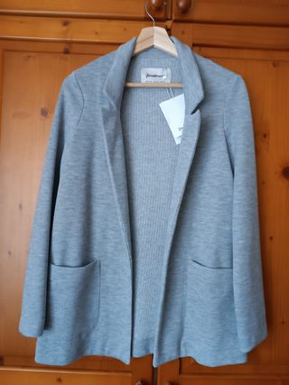 Americana gris Stradivarius