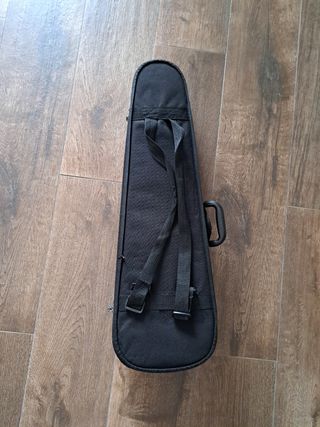 Violín  Karpathi con estuche rígido y arco