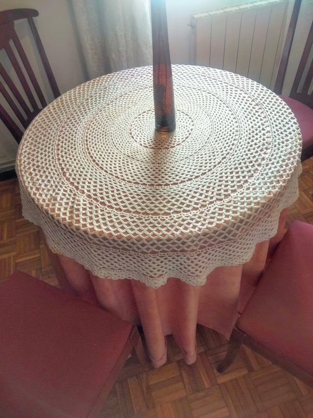 Mesa redonda camilla + 4 sillas