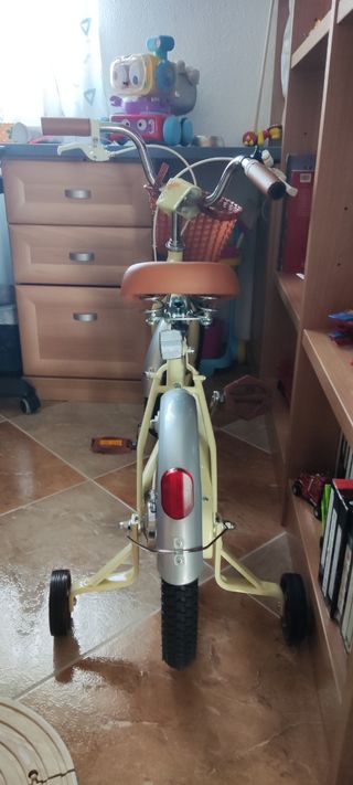Bicicleta niña 16" c/ruedas, a estrenar