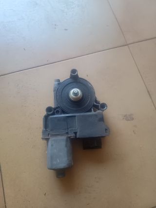 MOTOR ELEVALUNAS DELANTERO IZQUIERDO C5