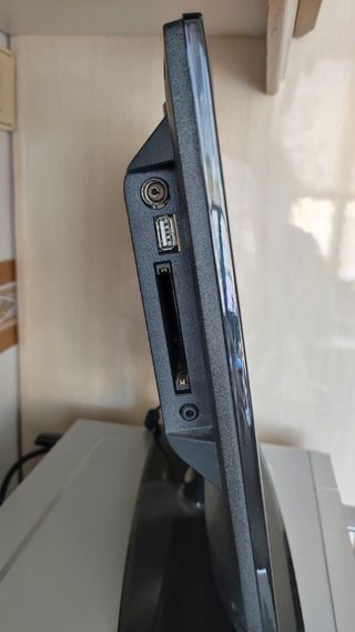 TV iJoy 15" negra