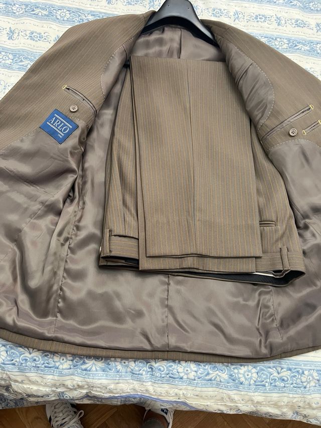 Traje ARIO pinstripe marrón