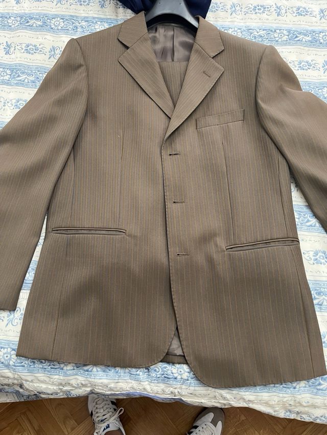 Traje ARIO pinstripe marrón