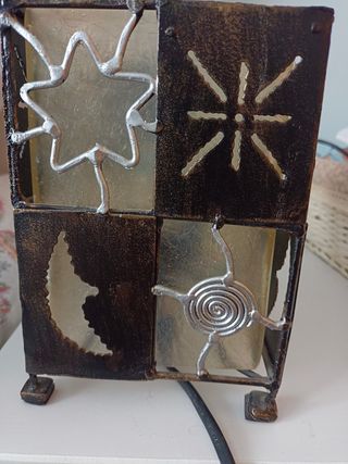 Lampara de mesa,de metal y plástico