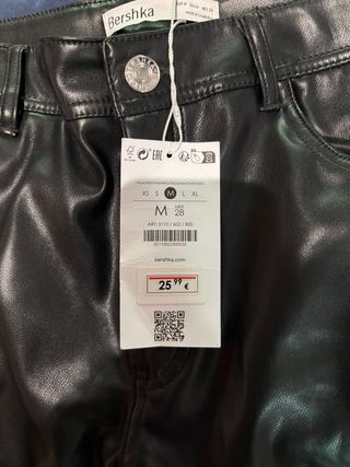 pantalones negros cuero