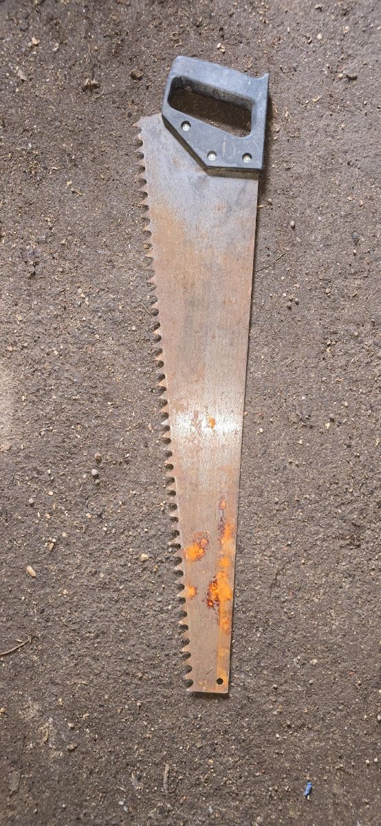 Serrote antigo enferrujado