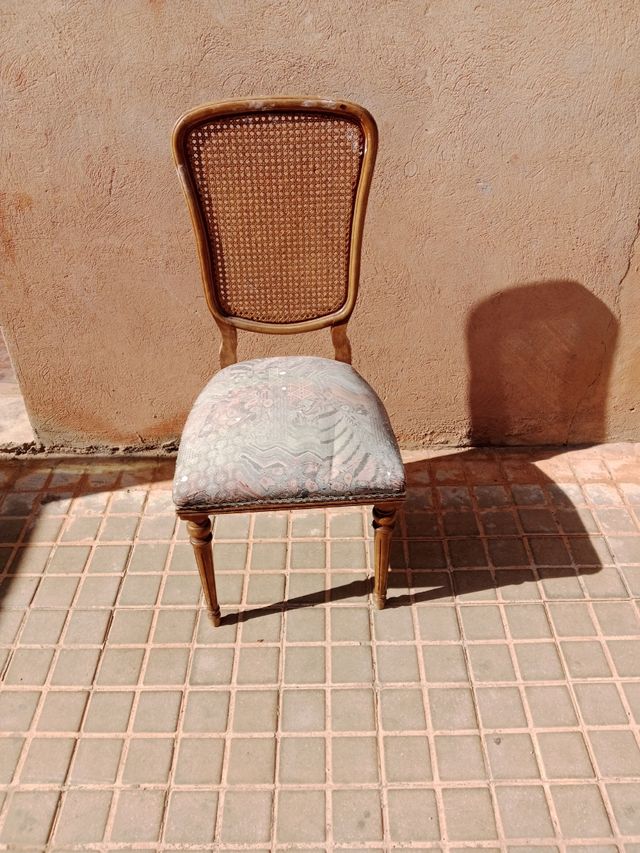 Sedia antica in rete