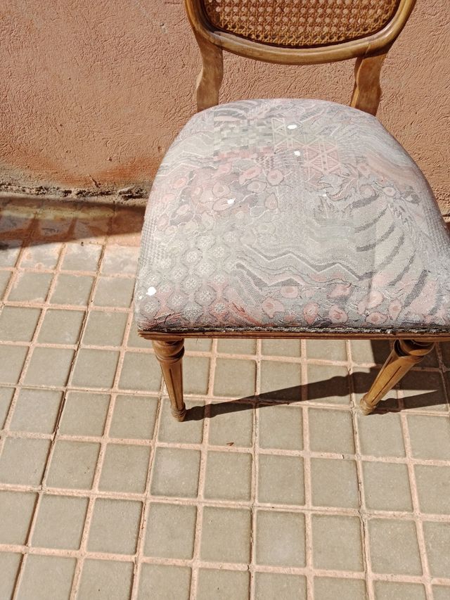 Sedia antica in rete