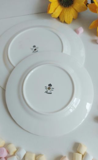 Preciosa etagere o pastelera porcelana 