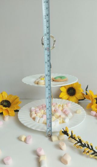 Preciosa etagere o pastelera porcelana 