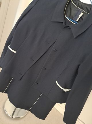 Vestido años 60 azul marino con chaqueta a juego.