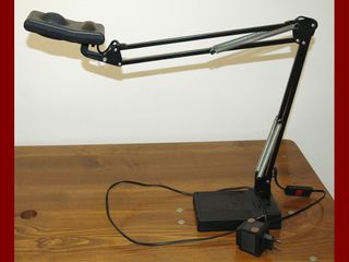 Lampada da tavolo alogena vintage.