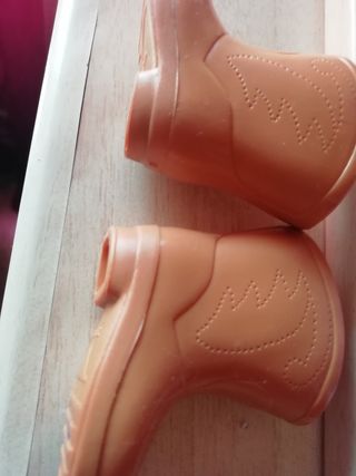 Botitas Nancy marrones y rosas