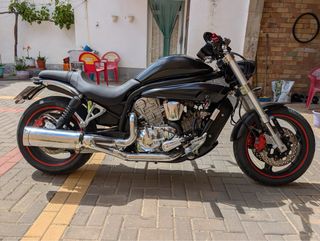 Hyosung Aquila 650V - Customizada