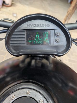 Hyosung Aquila 650V - Customizada