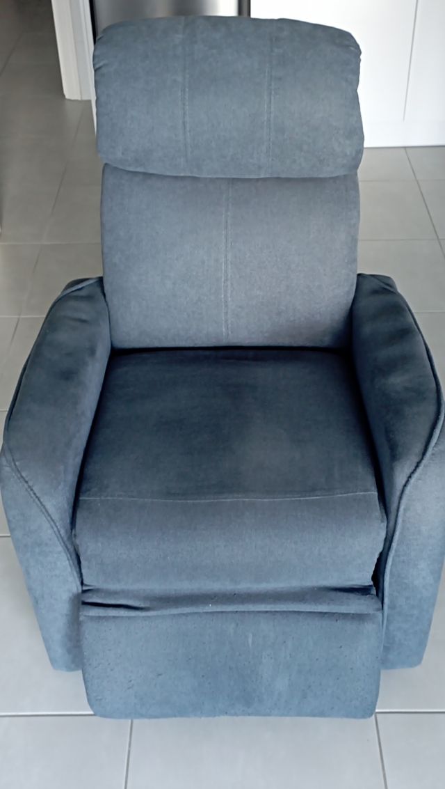 Sillón reclinable gris