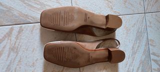 Zapatos tacón bajo beige-blanco. Talla 43