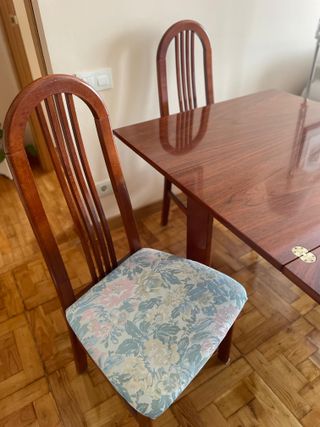 Mesa de comedor extensible con 4 sillas de madera