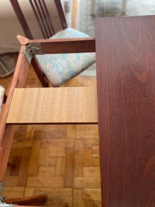 Mesa de comedor extensible con 4 sillas de madera