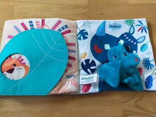 Dos libros infantiles de tela