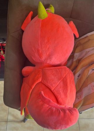 Dragón peluche gigante