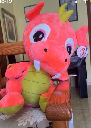Dragón peluche gigante