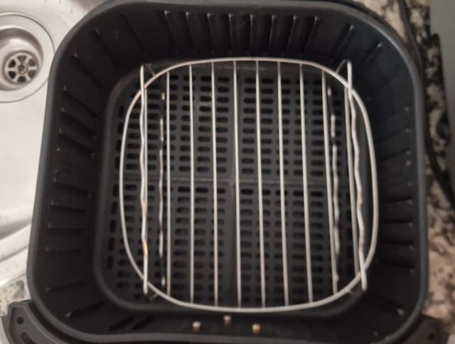 Freidora de aire 5,5 litros marca Cosori.