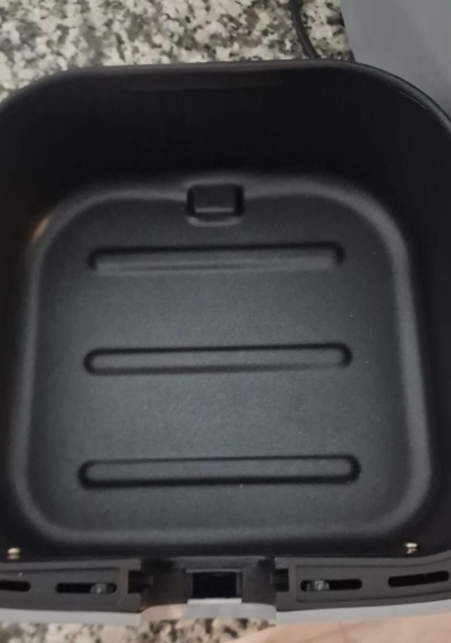 Freidora de aire 5,5 litros marca Cosori.