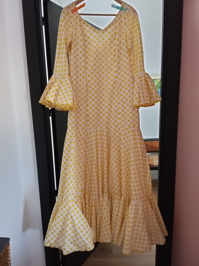 Traje Flamenca blanco con lunares amarillos
