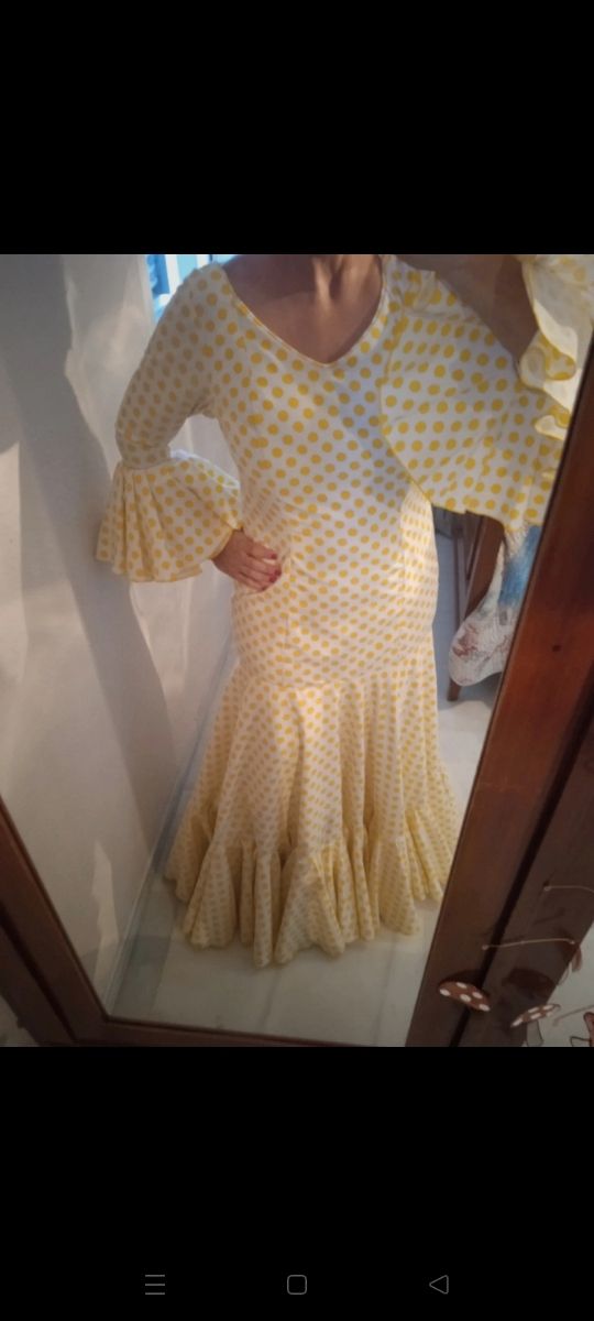 Traje Flamenca blanco con lunares amarillos
